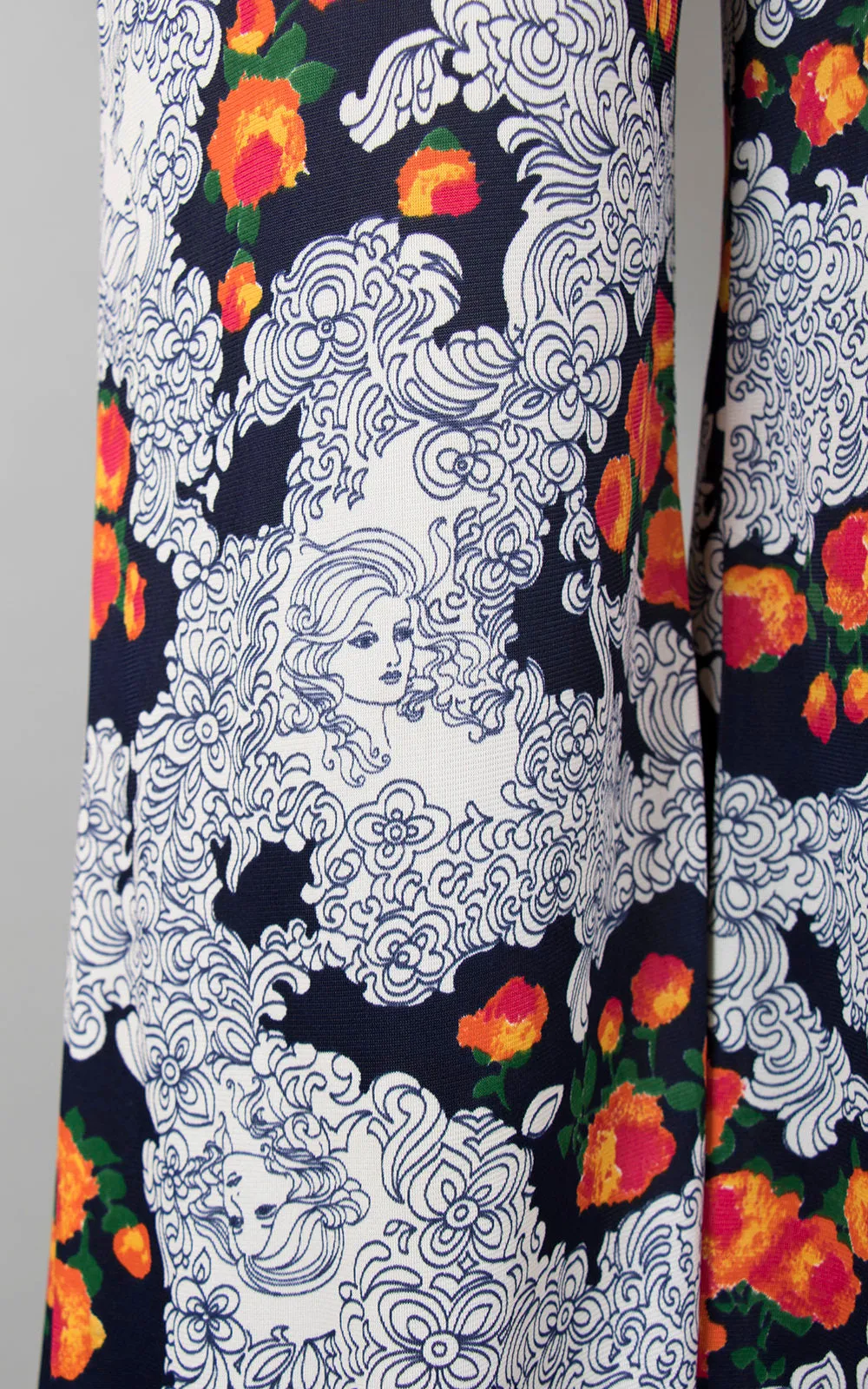 1970s Lady Novelty Print Angel Sleeve Set | x-small/small