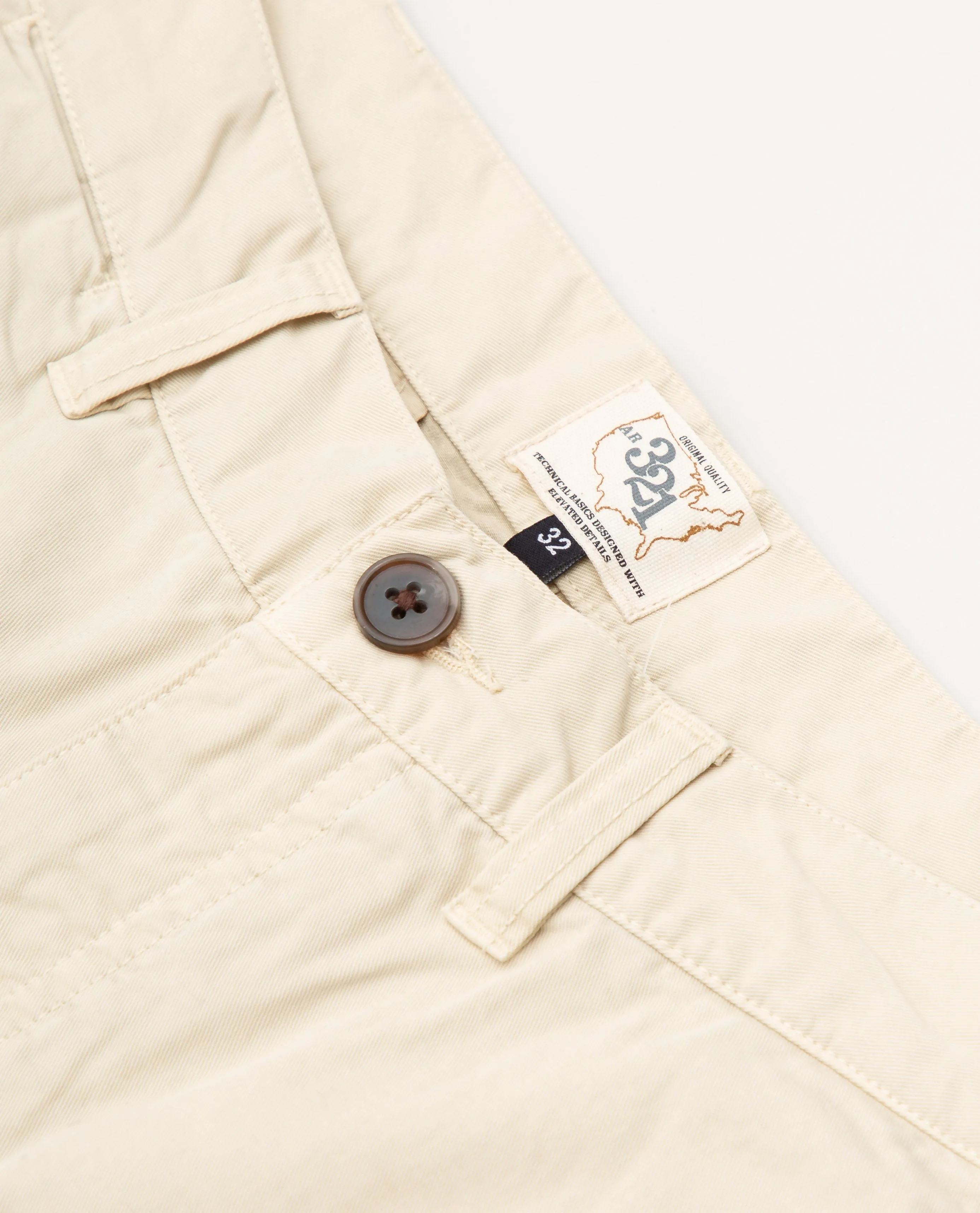 Basic Short Ecru