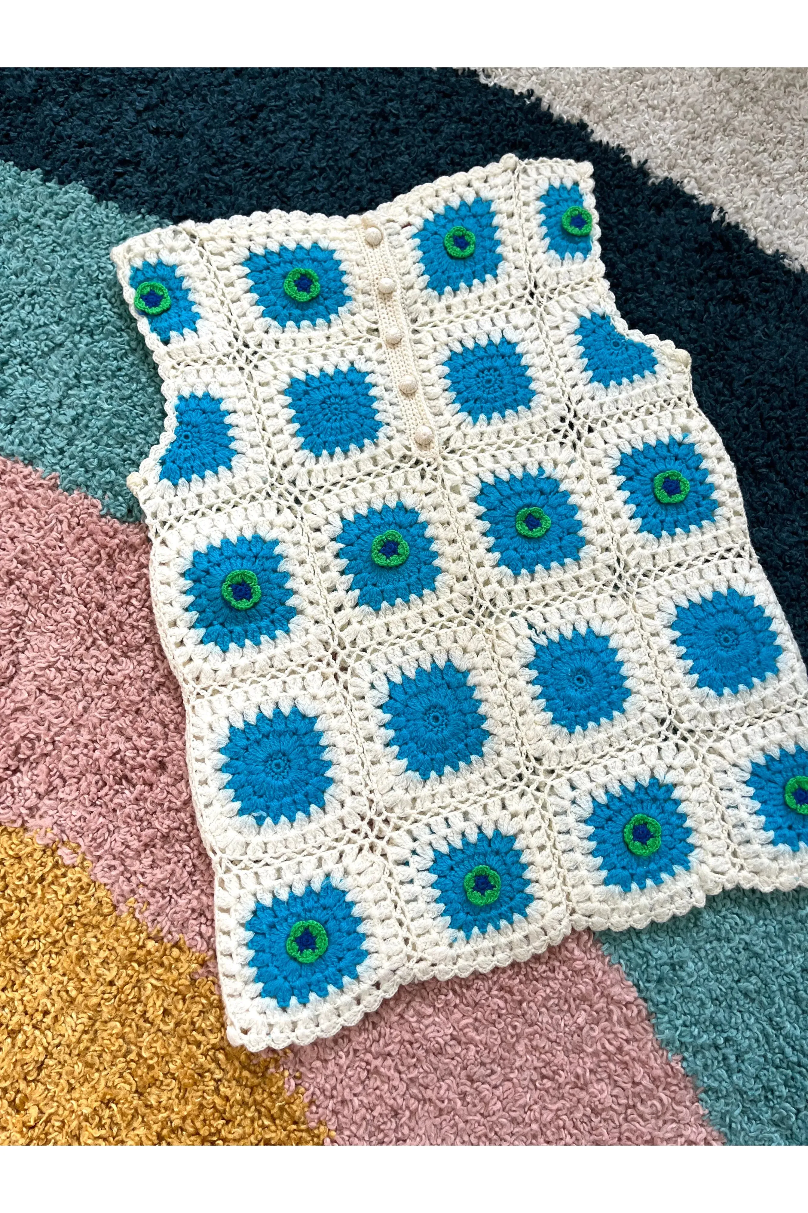 Vintage 60s Daisy Granny Square Top