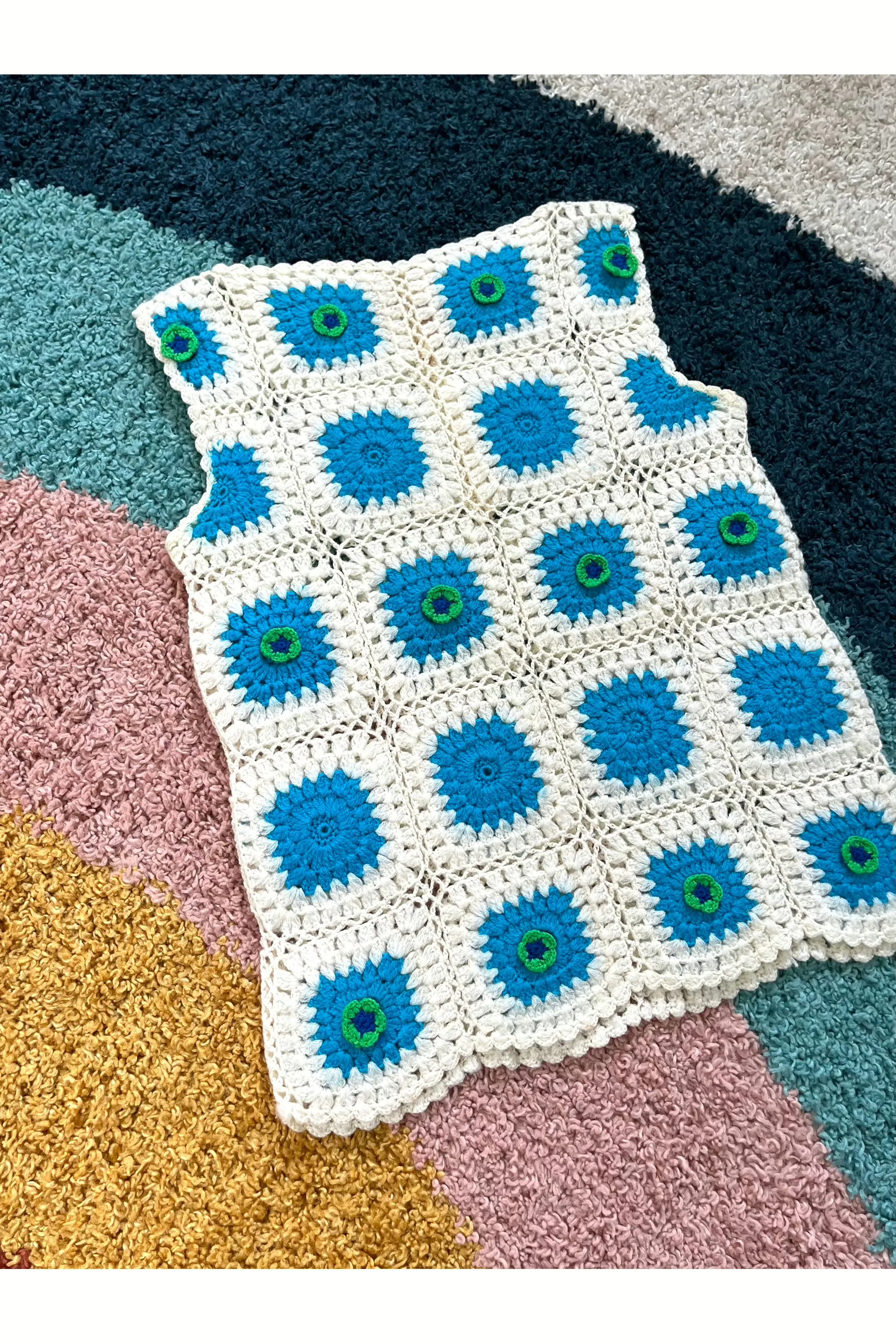 Vintage 60s Daisy Granny Square Top