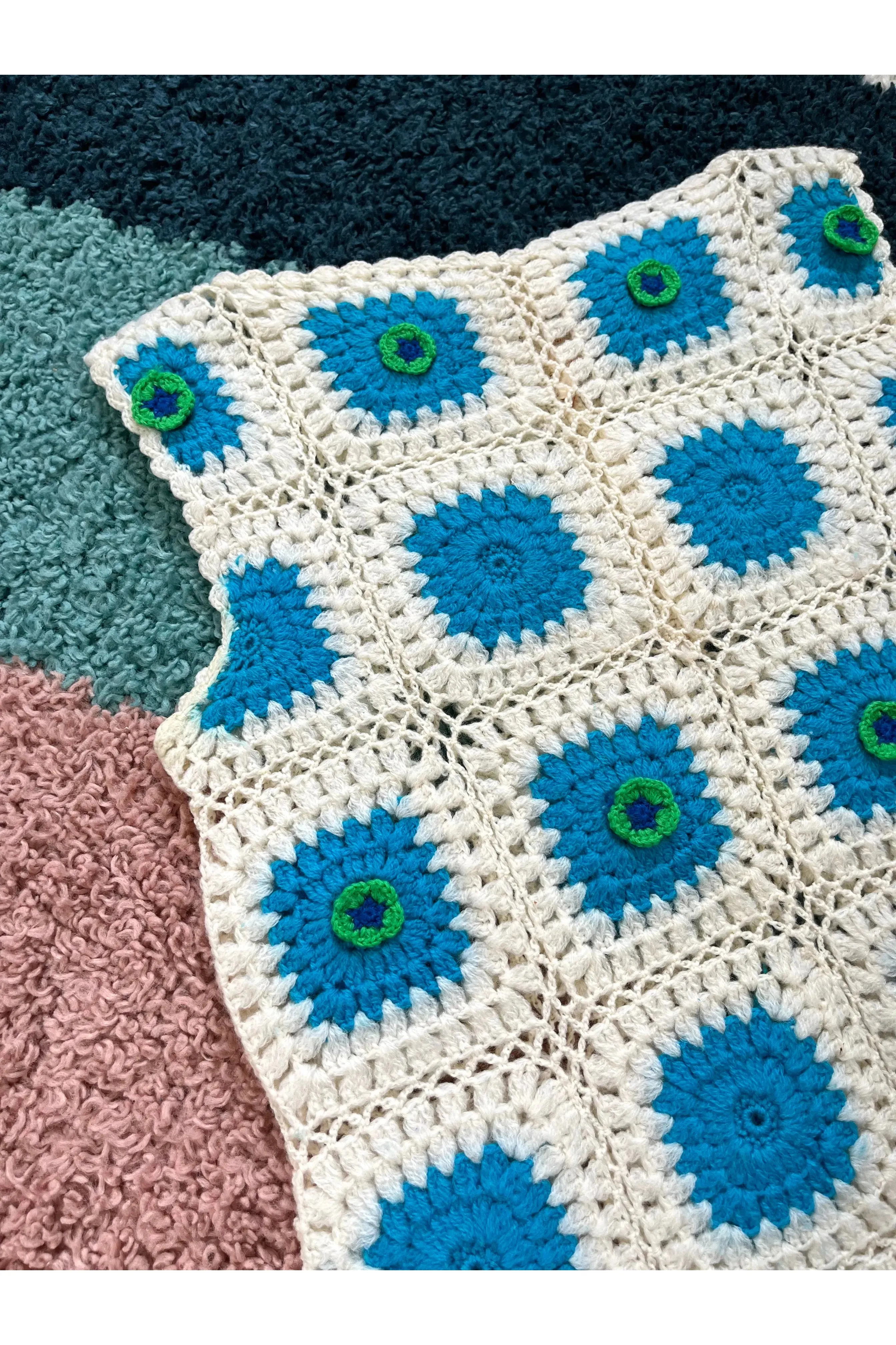 Vintage 60s Daisy Granny Square Top