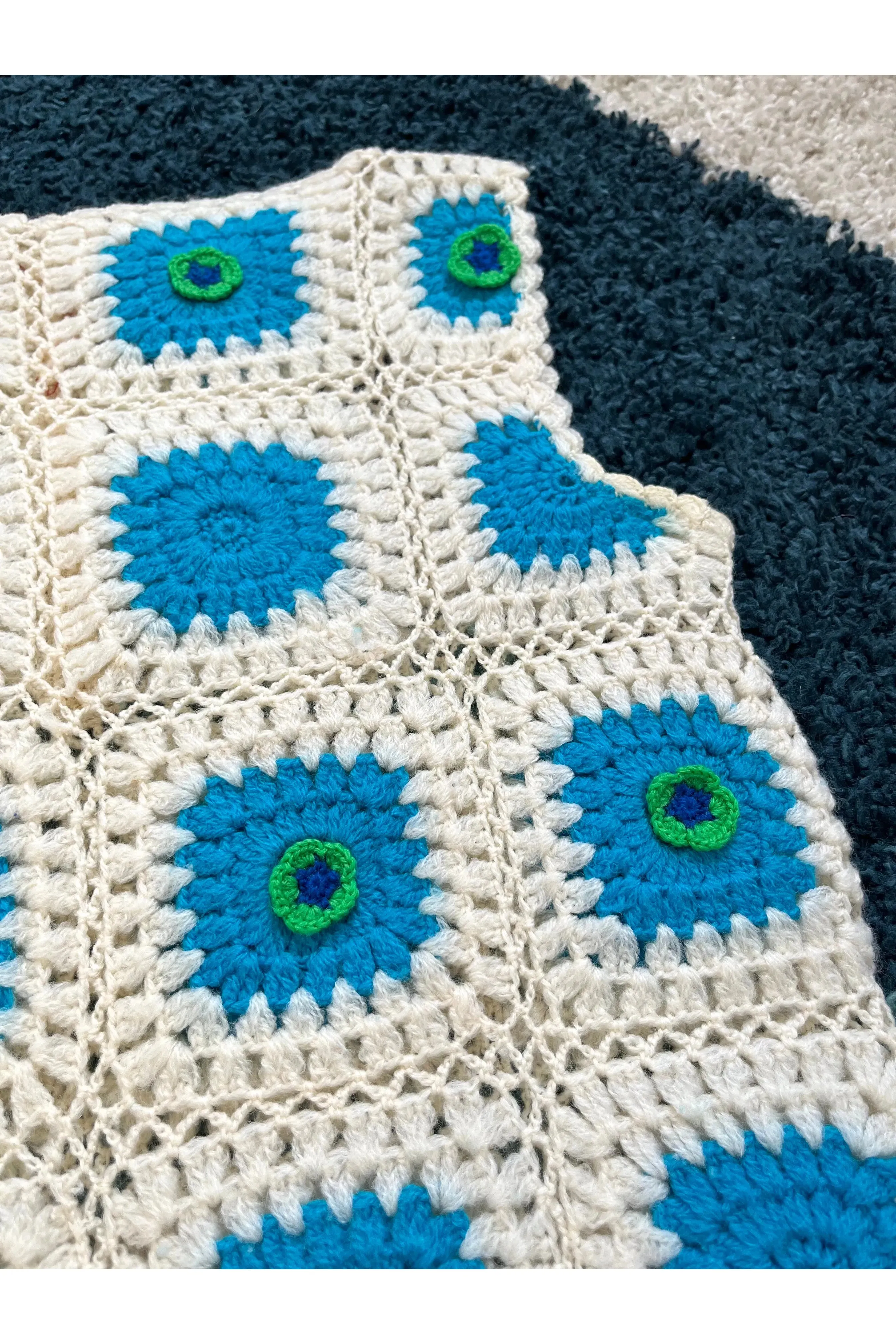 Vintage 60s Daisy Granny Square Top