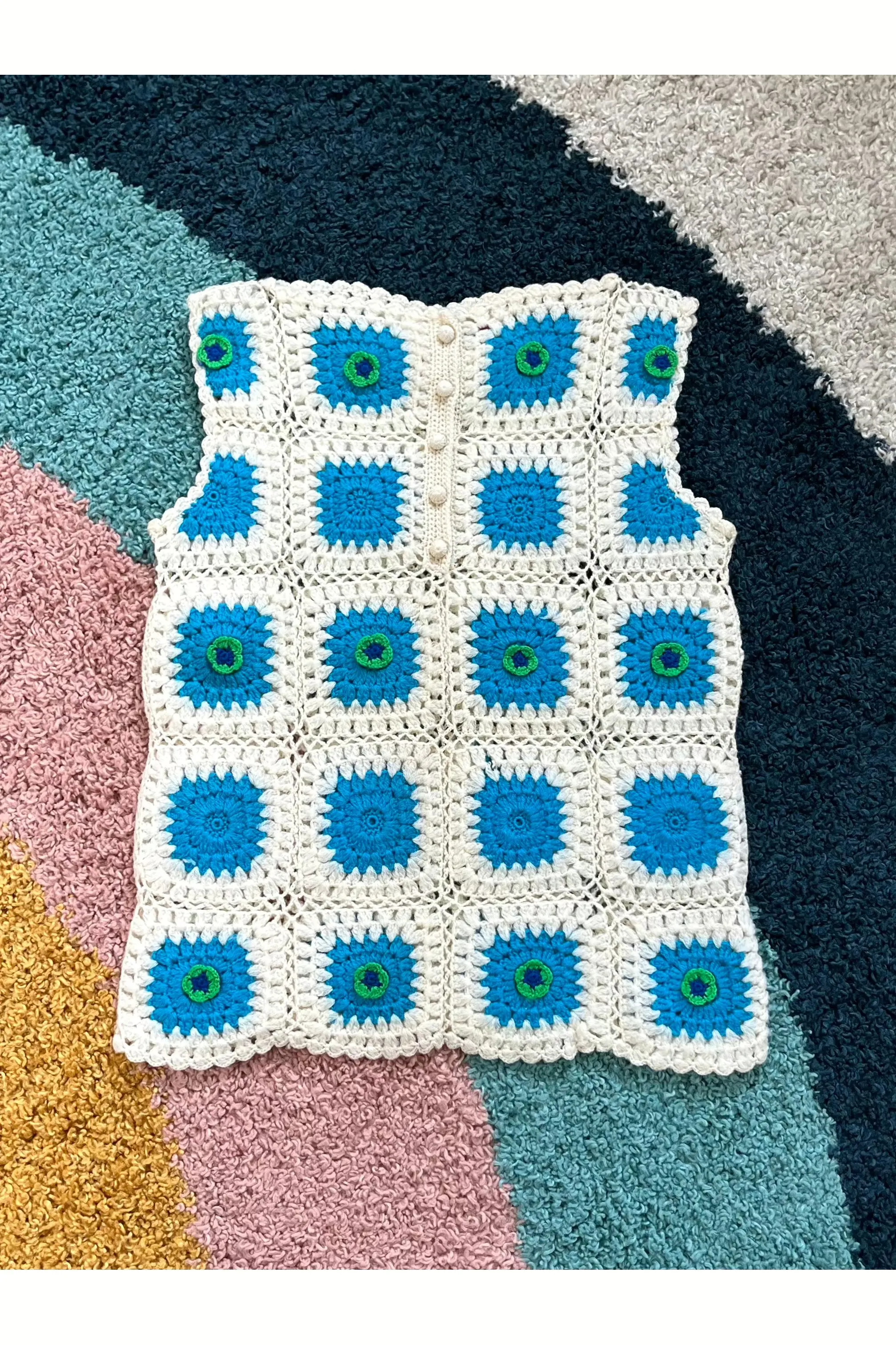 Vintage 60s Daisy Granny Square Top